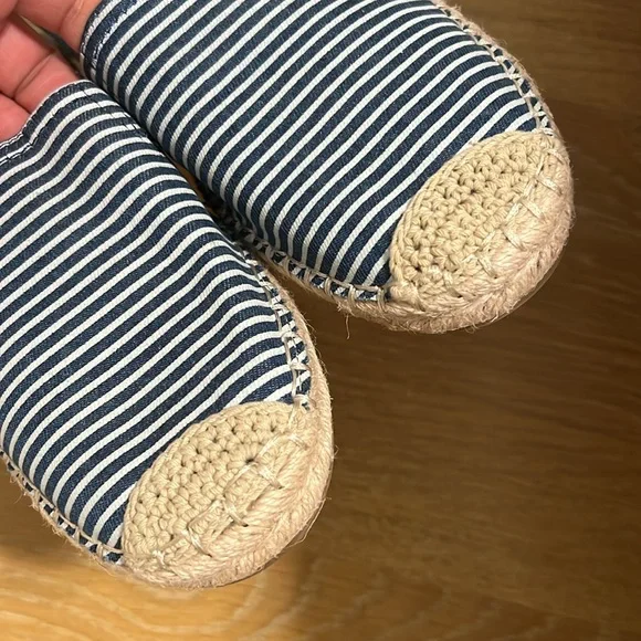 Tommy Hilfiger Navy Stripe Espadrilles shoes size 9.5 NWOB - Picture 4 of 9